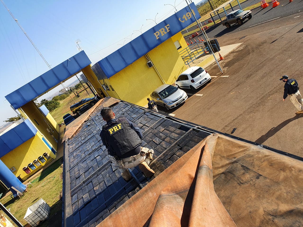 PRF apreende quase 2 toneladas de maconha em Naviraí (MS)2