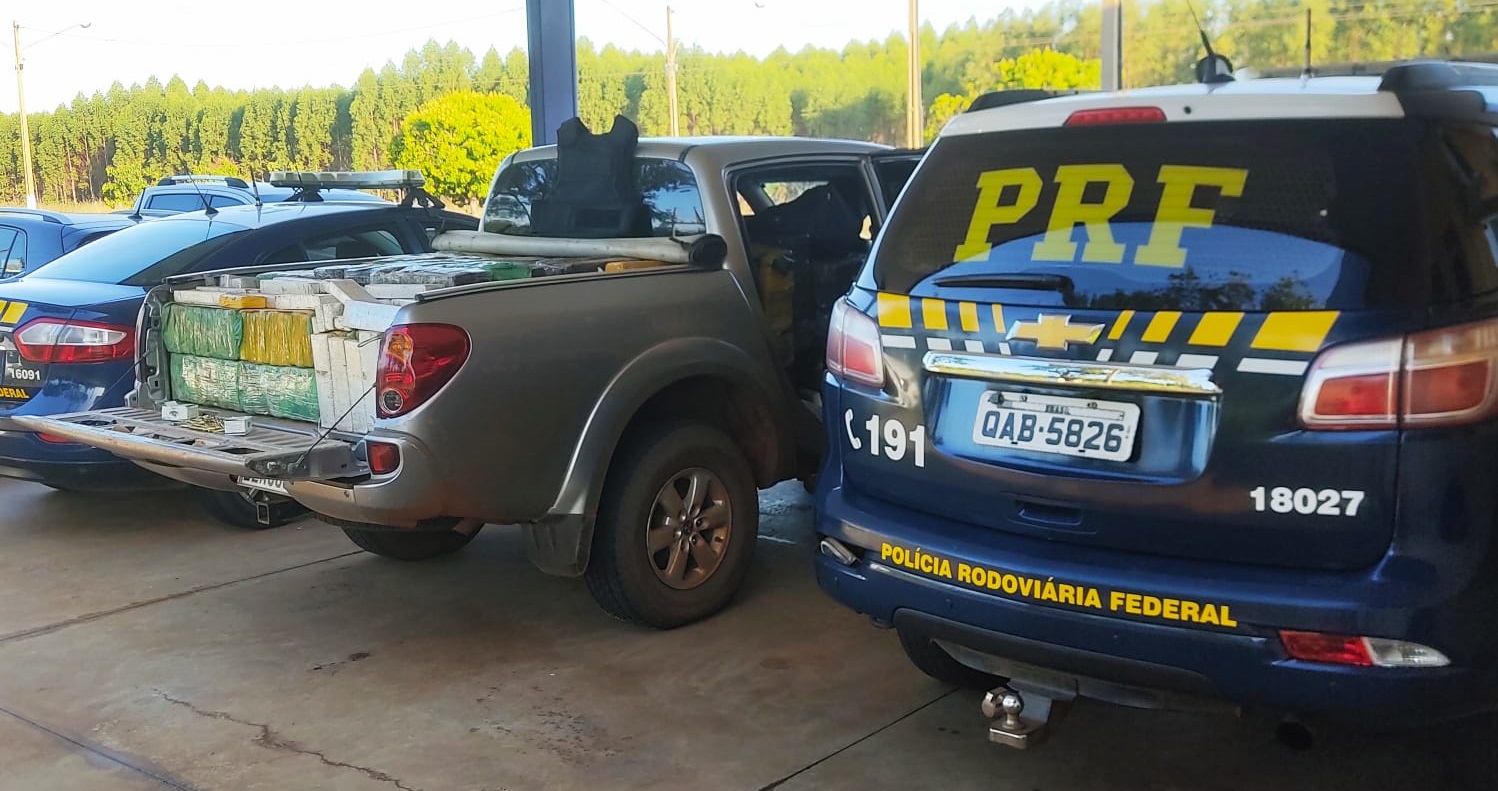 PRF apreende 1,2 tonelada de maconha, munições de fuzil e recupera caminhonete em Três Lagoas (MS)