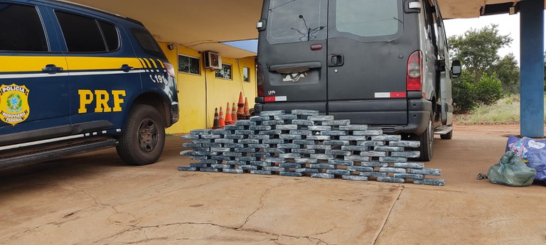 PRF apreende 102,6 Kg de cocaína em Água Clara (MS)