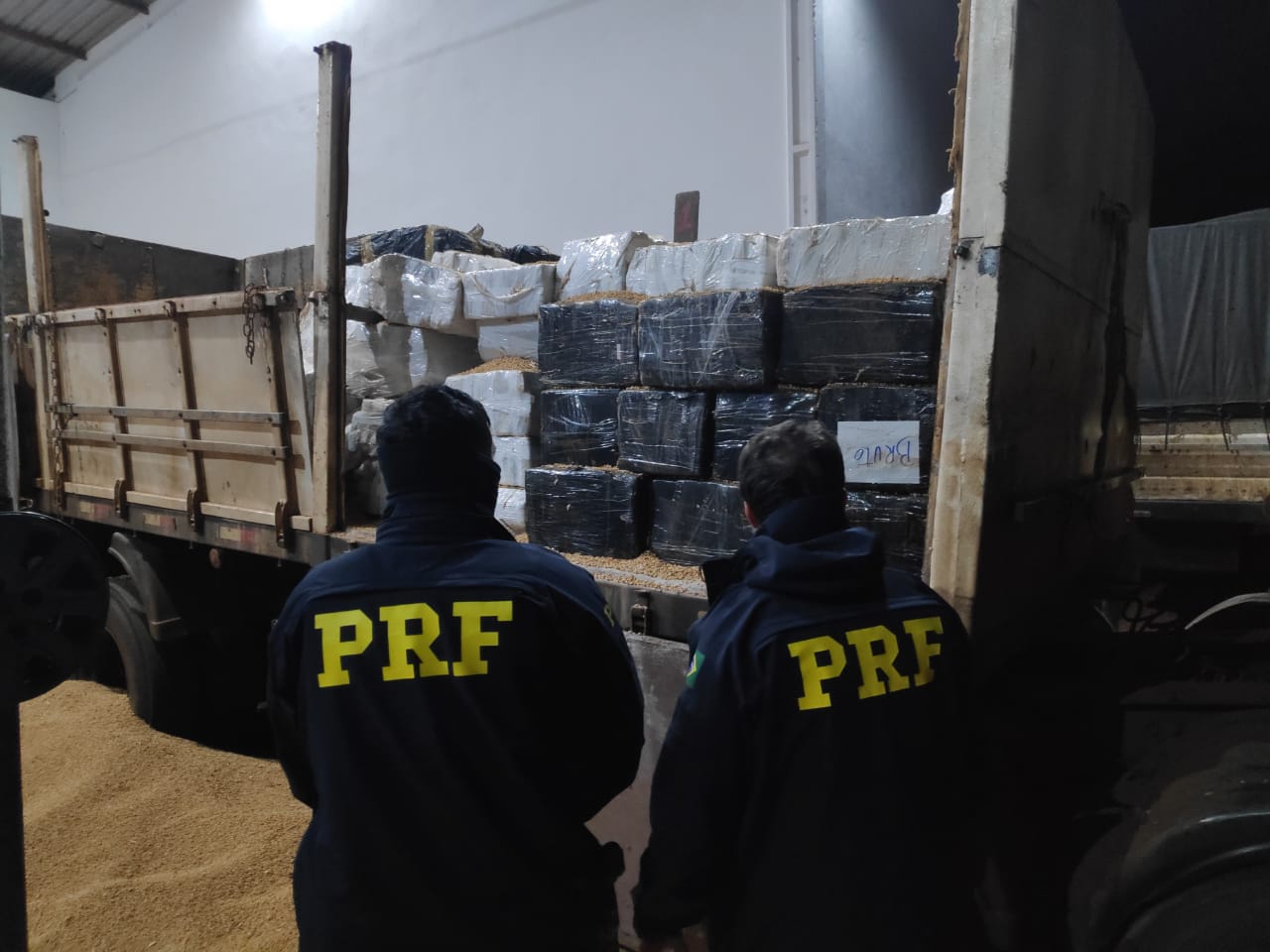 PRF apreende 10 toneladas de maconha em Nova Andradina (MS)3