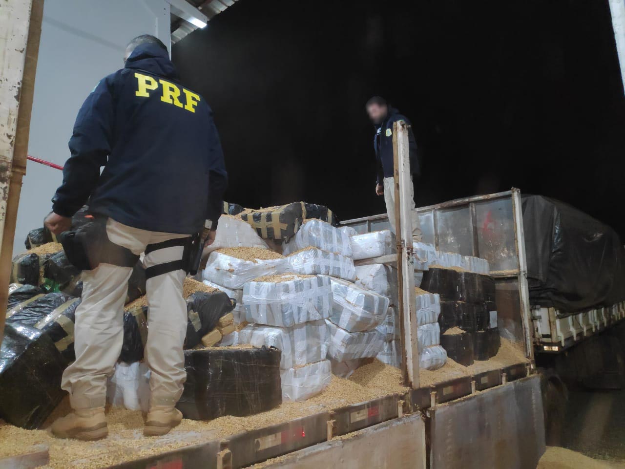 PRF apreende 10 toneladas de maconha em Nova Andradina (MS)4