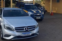 PRF recupera veículo de luxo roubado no Rio de Janeiro