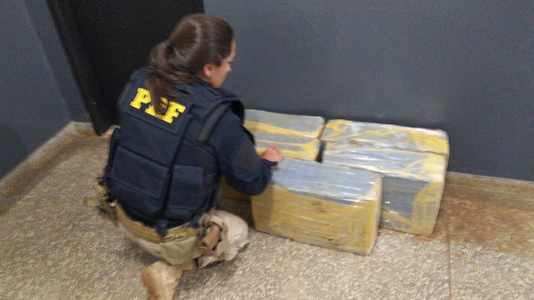 PRF apreende 115,7 Kg de maconha em Rio Verde de Mato Grosso (MS)