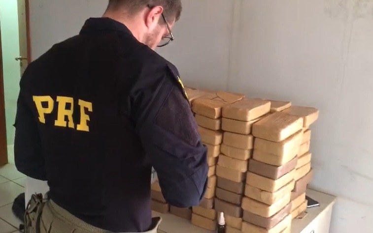 PRF apreende 211 Kg de pasta base e cloridrato de cocaína em Miranda (MS)