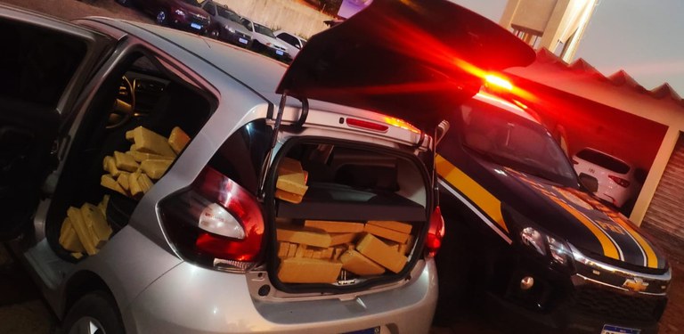 PRF apreende 300 Kg de maconha em Paranaíba (MS)2