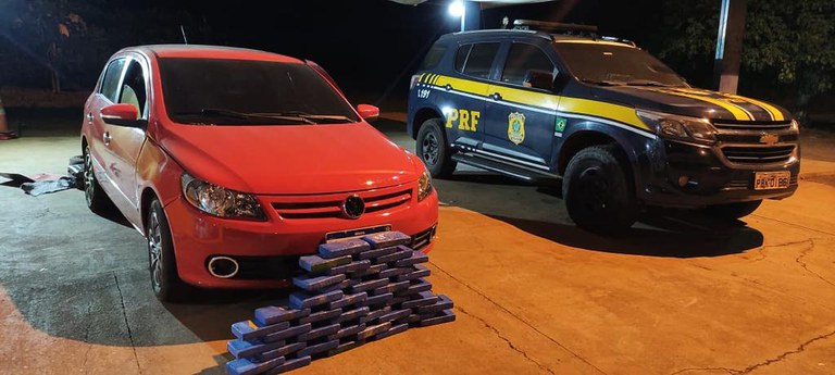 PRF apreende 42,7 Kg de cocaína em Água Clara (MS)