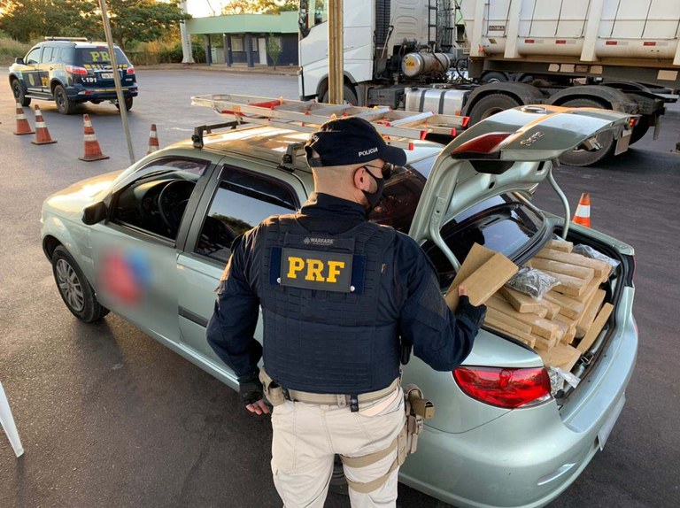 PRF apreende 494 Kg de maconha e 7 Kg de skunk na BR-262