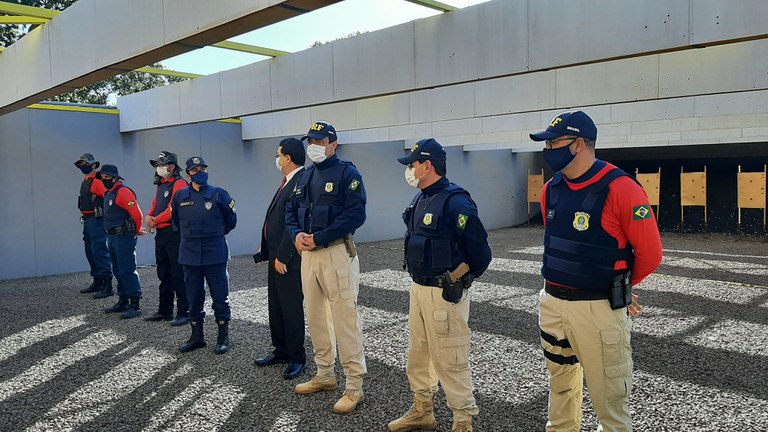 PRF capacita guardas civis metropolitanos para uso de pistolas .40 em Campo Grande (MS)1