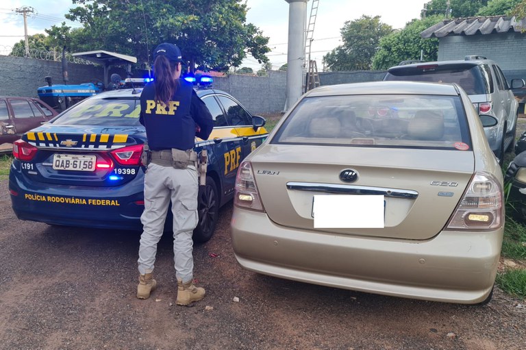 PRF recupera veículo em Anastácio (MS)