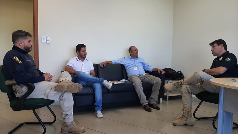 Superintendente substituto da PRFMS recebe visita do Prefeito de Taquarussu (MS)