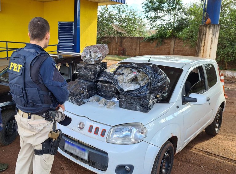 PRF apreende 120 Kg de maconha e skunk em Rio Brilhante (MS)3