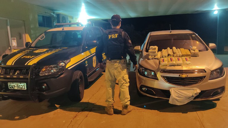 PRF apreende 18 Kg de maconha e skunk na BR-262