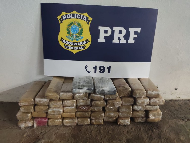 PRF apreende 38 Kg de maconha e haxixe em Ivinhema (MS)