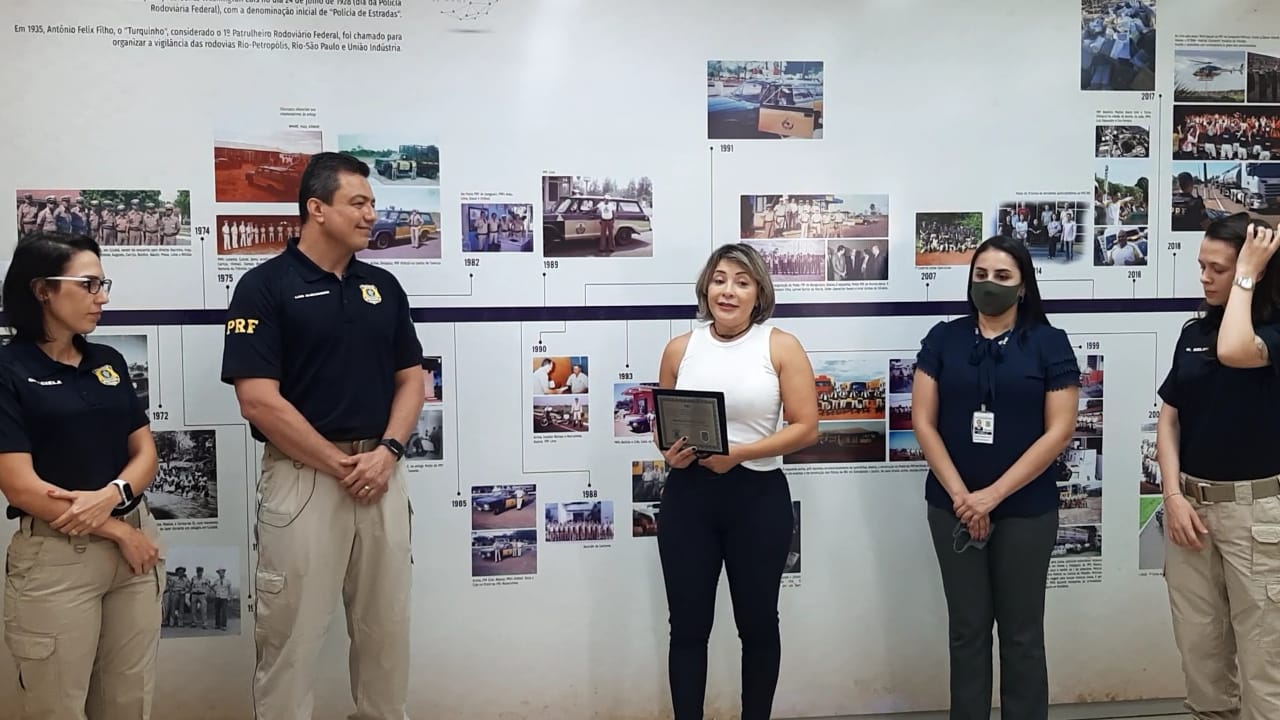 PRF/MS homenageia primeira mulher chefe de delegacia no estado2
