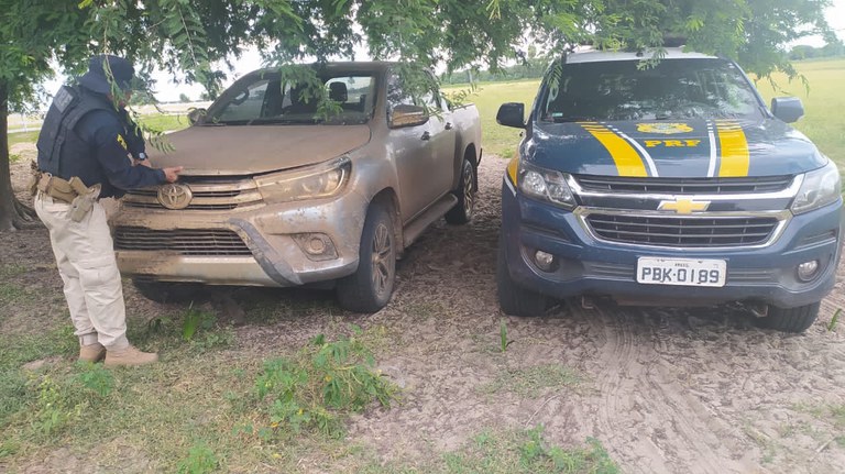 PRF recupera caminhonete no interior do Pantanal