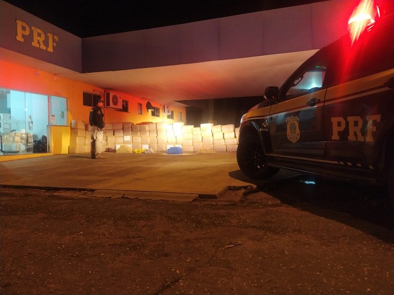 PRF apreende 2,2 toneladas de maconha em Água Clara (MS)