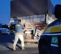 PRF apreende 450 mil maços de cigarros contrabandeados em Itaquiraí (MS)