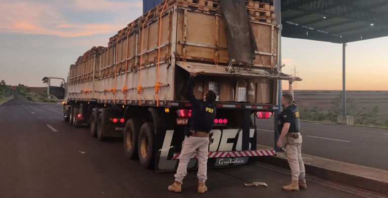 PRF apreende 600 mil maços de cigarros contrabandeados em Eldorado (MS)2