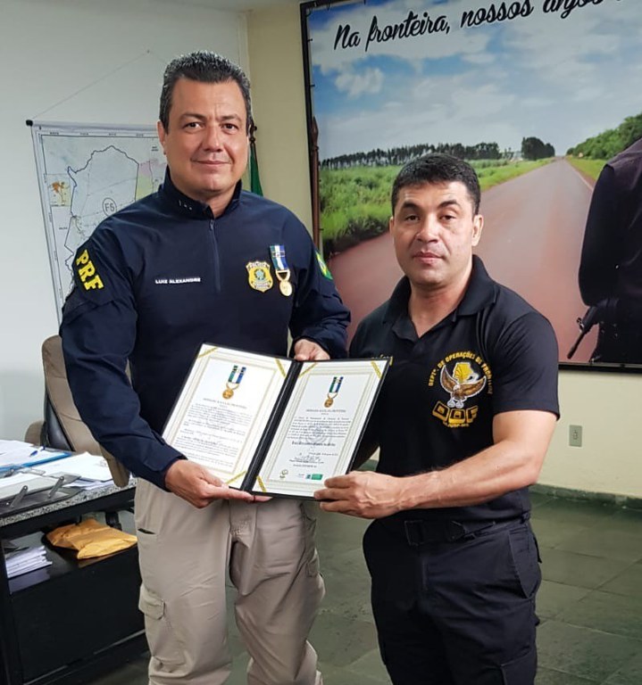 Superintendente da PRF/MS recebe Medalha Águia da Fronteira em Campo Grande (MS)