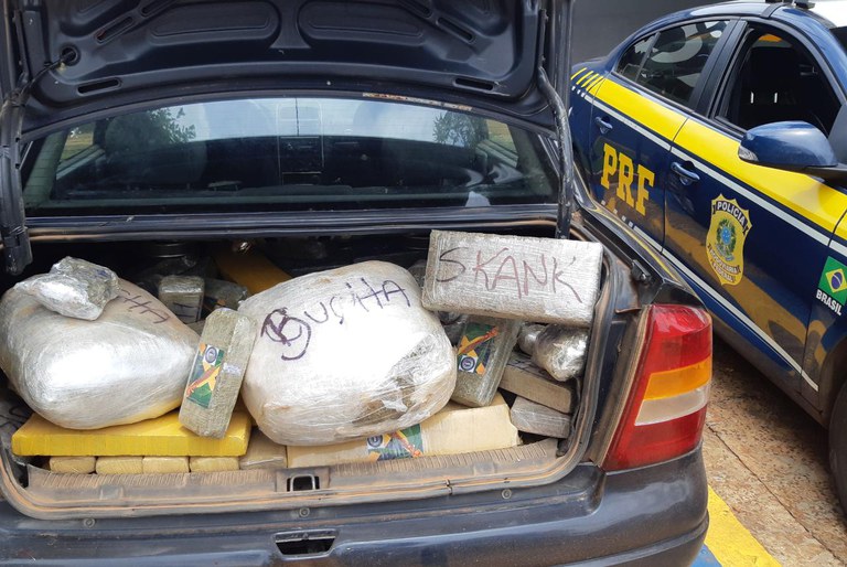 PRF apreende 226,3 Kg de maconha e 28 Kg de skunk em Terenos (MS)