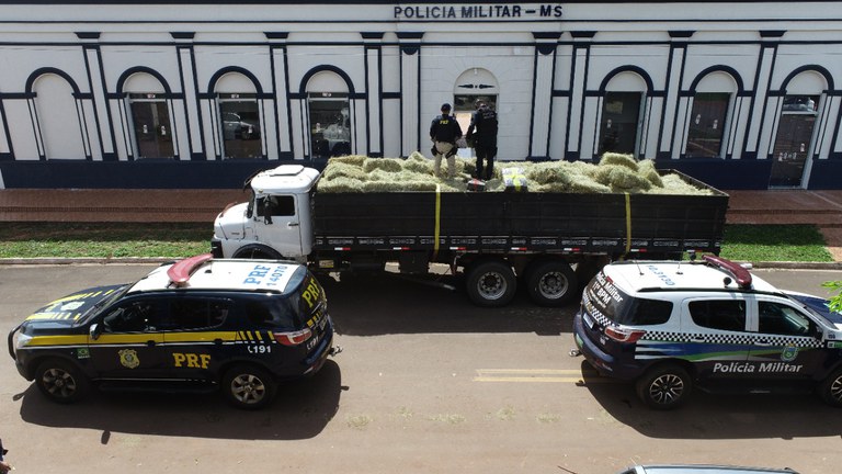 PRF e PMMS apreendem 7 toneladas de maconha em Bela Vista (MS)