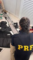 Com ajuda de cães farejadores, PRF apreende mulher transportando cocaína em ônibus
