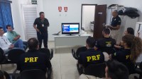 Em Cáceres-MT, PRF participa de palestra orientando a prevenção e identificação de animais com gripe aviária