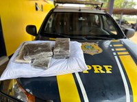 Em Rondonópolis-MT, PRF prende mulher transportando cocaína escondida em travesseiro