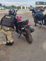 Em Cuiabá-MT, PRF recupera motocicleta roubada