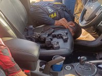 Ação Conjunta entre Polícia Civil e Polícia Rodoviária Federal apreende armas e munições em veículo suspeito