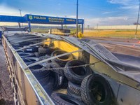 PRF apreende carga de pneus estrangeiros sem nota fiscal em Rondonópolis (MT)