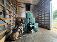 PRF intercepta caminhão com fundo falso com carga quase 270 kg de droga na BR-364