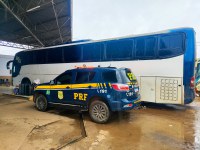 PRF intercepta ônibus irregular e alerta sobre os perigos do transporte clandestino