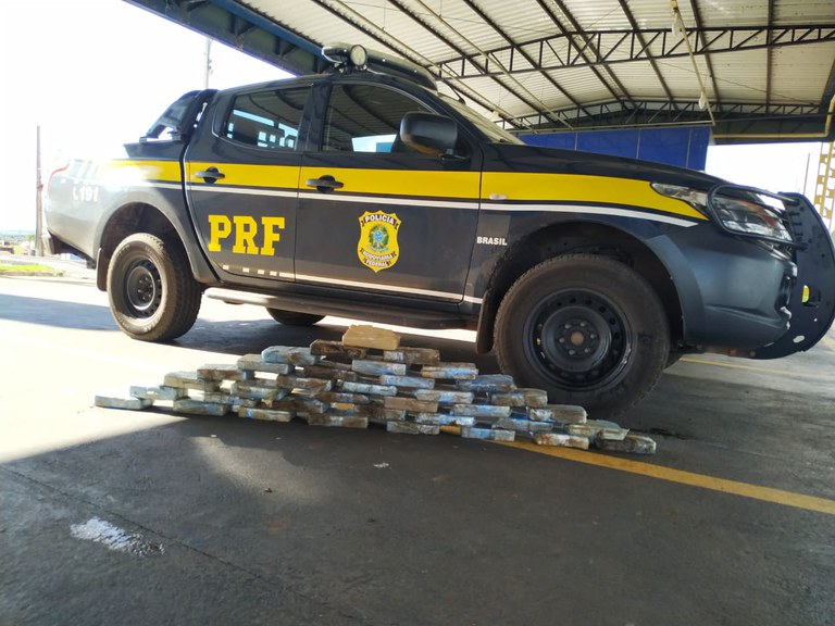 A PRF, em Pontes e Lacerda/MT, prende homem que transportava quase 38Kg de Cocaína