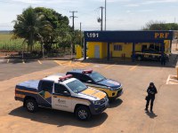 Ação conjunta da PRF e ANTT apreendem ônibus que efetuavam transporte ilegal de passageiros