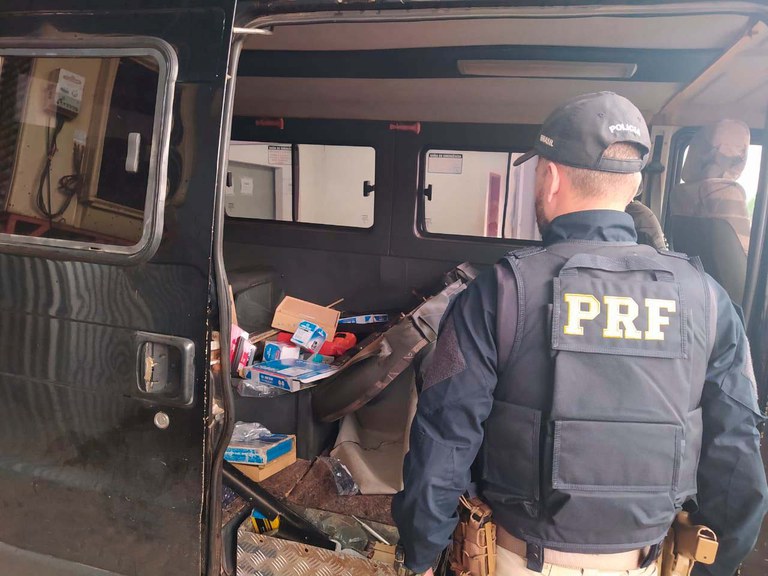 Na tarde da última quarta-feira (03), em Barra do Garças/MT, a PRF apreendeu um veículo transportando mercadorias sem nota fiscal