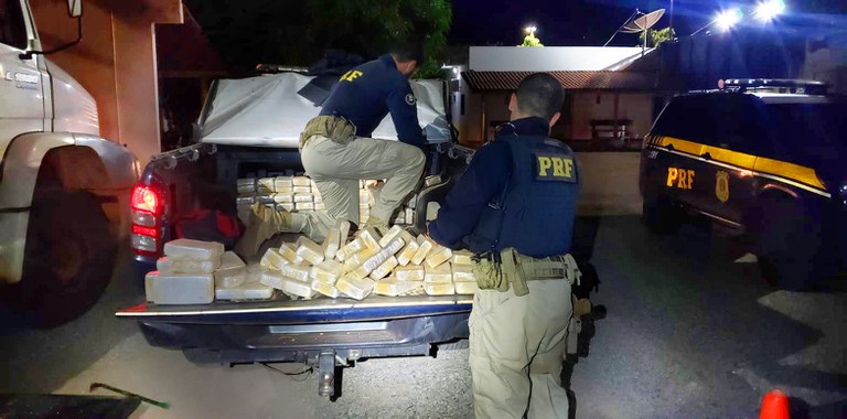 PRF apreende 360 kg de pasta base de cocaína na cidade de Nobres-MT