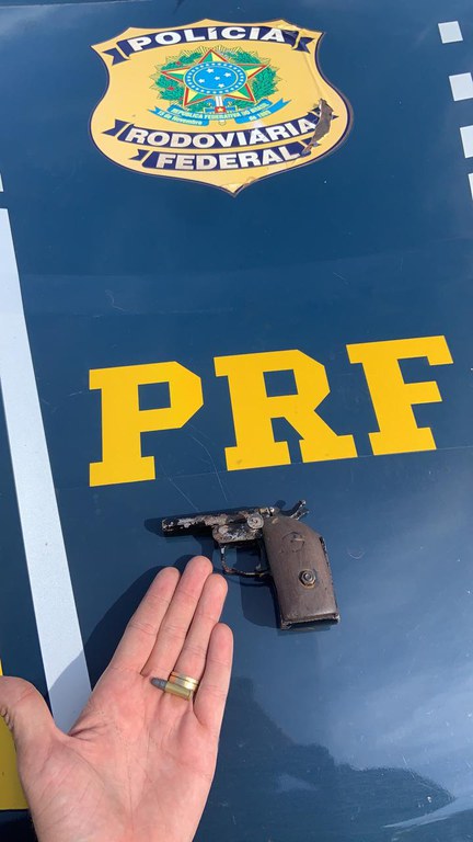 PRF em Barra do Garças/MT prende condutor por porte ilegal de arma de fogo
