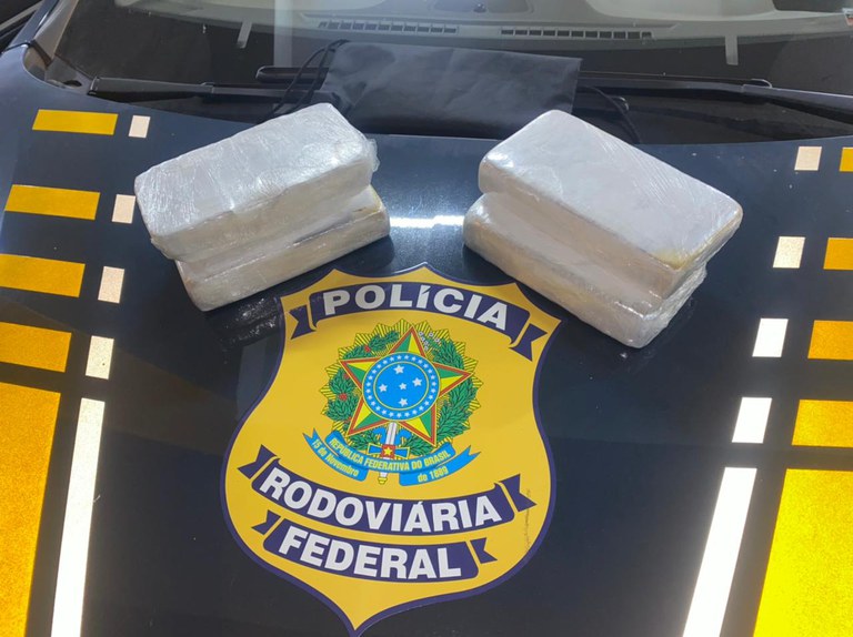 PRF em Cuiabá/MT apreende cocaína em ônibus de linha interestadual