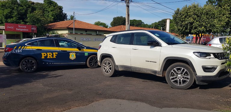 PRF em Rondonópolis/MT recupera mais um veículo roubado no Rio de Janeiro.