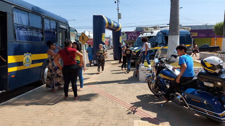 PRF promove ação de educação para o trânsito em Guarantã do Norte MT (1).jpg