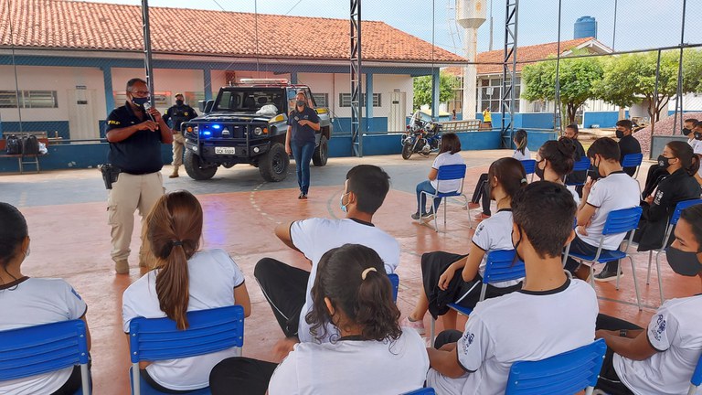 PRF promove ação de educação para o trânsito em Guarantã do Norte MT (11).jpg