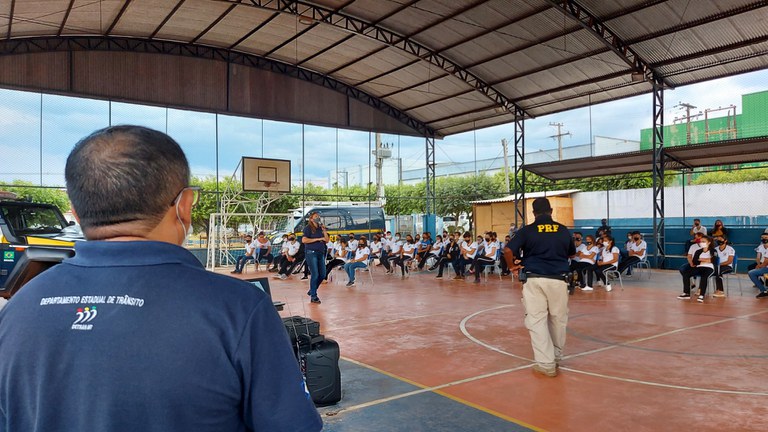 PRF promove ação de educação para o trânsito em Guarantã do Norte MT (12).jpg