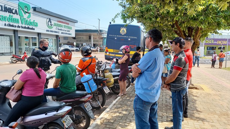 PRF promove ação de educação para o trânsito em Guarantã do Norte MT (16).jpg