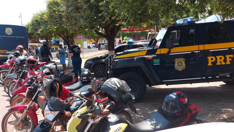 PRF promove ação de educação para o trânsito em Guarantã do Norte MT (7).jpg