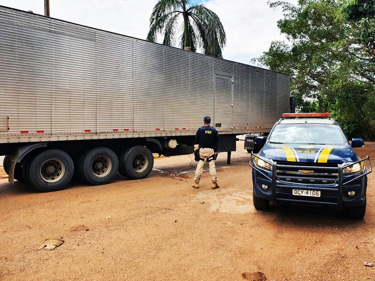 PRF recupera semirreboque adulterado em Primavera do Leste-MT