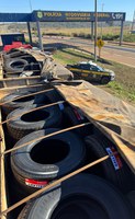PRF apreende carga de pneus contrabandeados em Rondonópolis