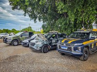 PRF, Força Tática e Gefron interceptam veículo com drogas na BR-070