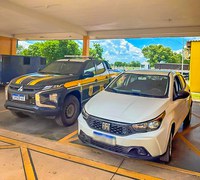 PRF recupera veículo roubado e prende homem com mandado de prisão na BR-364, em Cuiabá (MT)