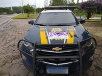 PRF prende foragido da justiça transportando drogas dentro de ônibus em Oliveira (MG)